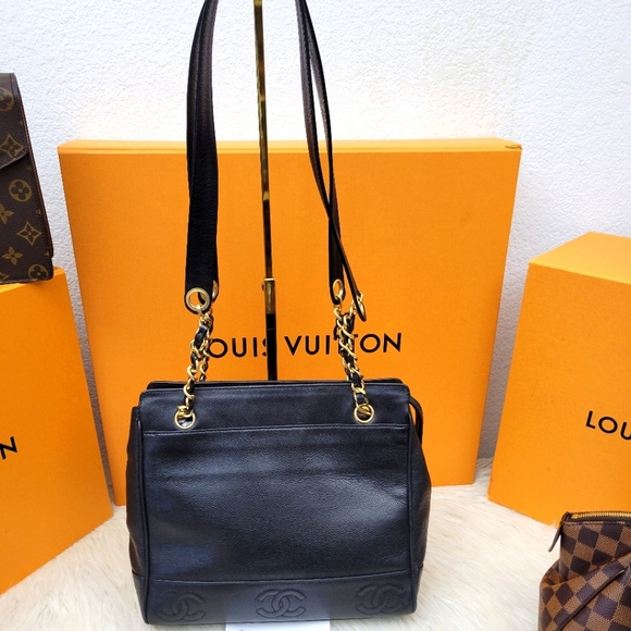 CHANEL Handbags - 💯% Authentic Chanel Caviar Tote CC Logo